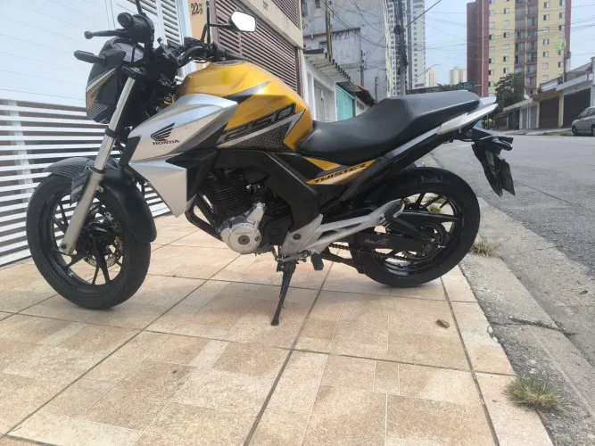 Cb Twister 2020...baixa KILOMETRAGEM