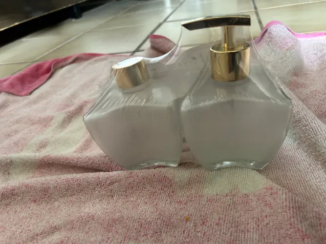 Pote de sabote líquido e difusor de aromas