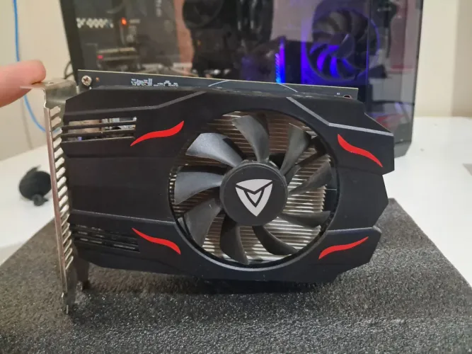 Placa de Vídeo AMD Radeon RX 550 Valyante - Bom Estado