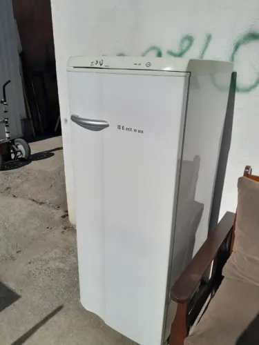 vendo geladeira eletrolux re28