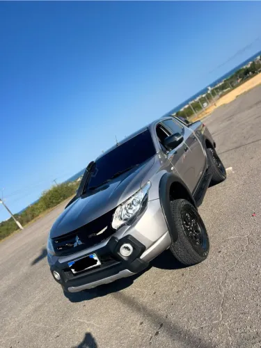 Mitsubishi L200 Triton Sport GLX 2.4 CD Diesel Mec. 2019