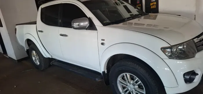 Mitsubishi L200 Triton HPE 3.2 CD TB Int.diesel AUT 2015