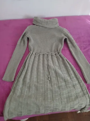 Vestido manga longa crochê cinza