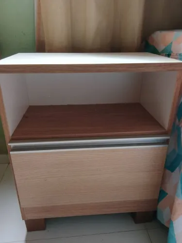 Mesa de Cabeceira