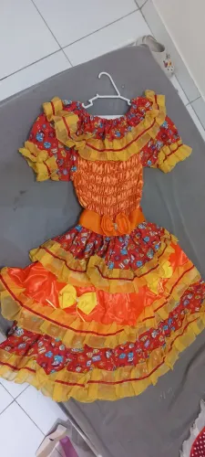 Vestido de quadrilha veste até 12 anos,usado apenas 1 vez