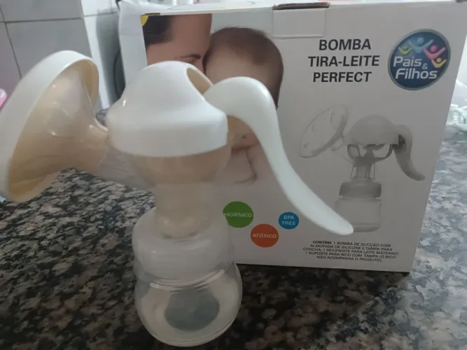 Vendo bomba tira leite manual da país & filhos ( acompanha kit de mamadeiras)