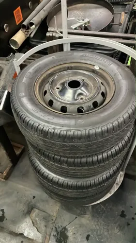 Vendo pneus aro 13 achilles yokohama medidas 185/70/13