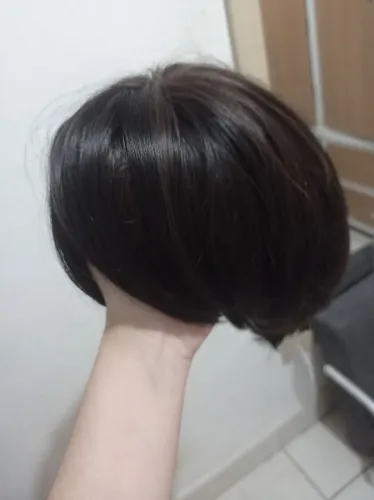 Peruca curta sintética muito parecida com cabelo real