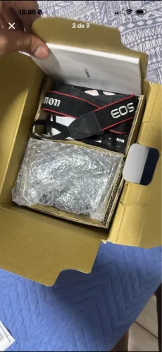 Canon Eos Rebel Kit T100 + Lente 18-55mm Iii Dslr Cor Preto