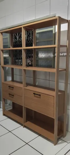 Estante prateleira 2 gavetas e 1 porta 