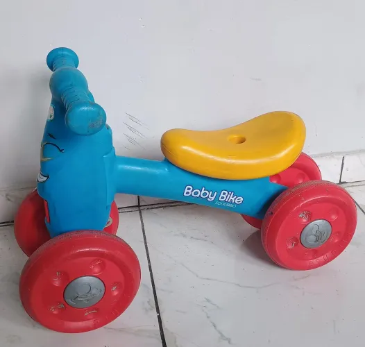 Baby Bike De Equilibrio Azul Brinquedos Bandeirante<br><br>R$ 100,00