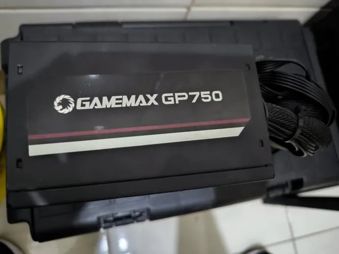 Fonte Gamemax GP750w