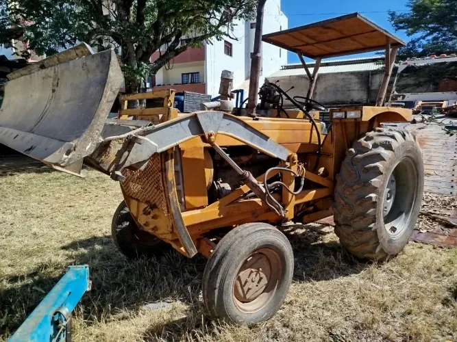 Trator CBT 2105