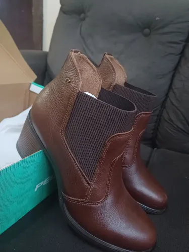 Bota cor pinhão