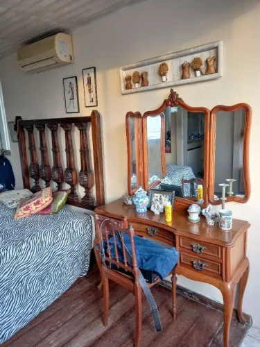 CAMA EM MADEIRA NOBRE E DESIGN RARO