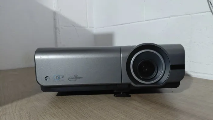 PROJETOR OPTOMA TH1060P FULL HD 1080P - SOM EMBUTIDO- IMAGEM FULL HD