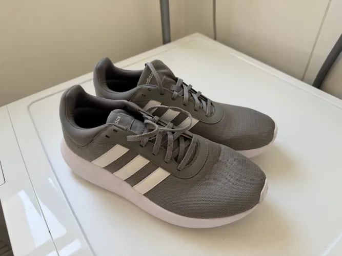 Tênis Adidas