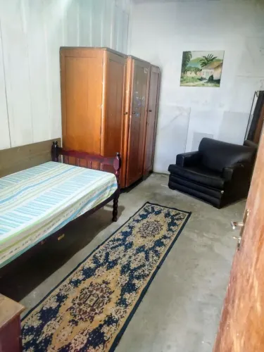 Alugo quartos pra rapazes