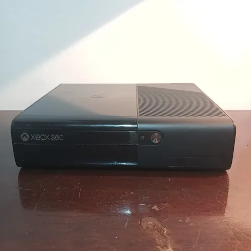 Xbox 360+pendrive com rgh com fifa19 e minecraft +cabos originais não liga pequena quebra