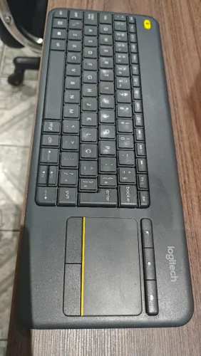 Teclado Wireless Logitech K400 Plus com Touchpad Integrado - Ideal para Smart TV e PC