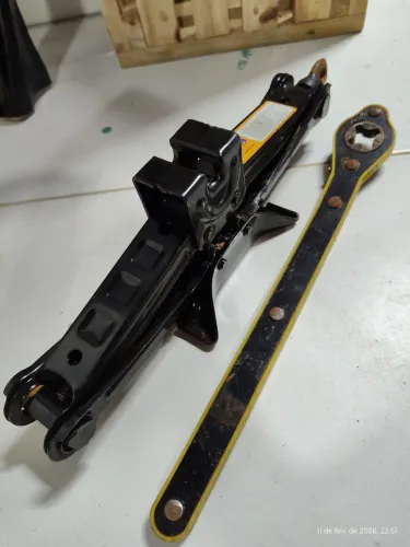 Macaco para carro + chave catraca 