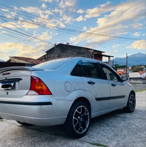 Ford Focus Sedan 2.0 16v/2.0 16V Flex 4P Aut. 2005