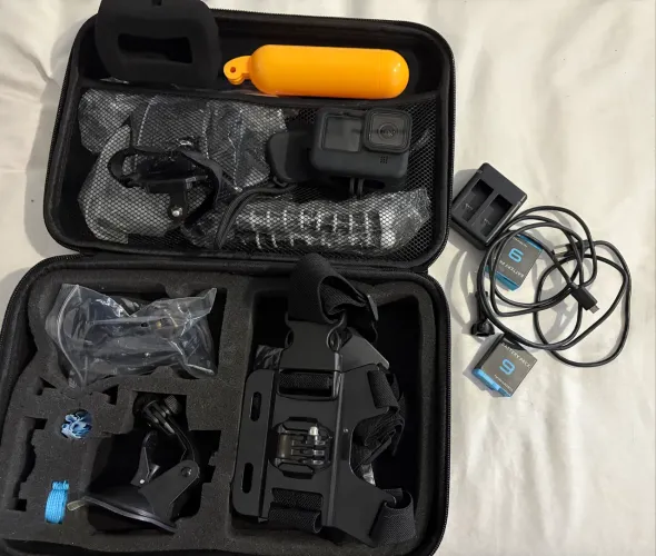 GoPro hero 10 completa, zerada com mala, acessórios, baterias extras dividido cartão!