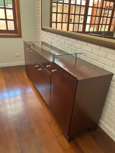 Mesa de jantar quadrada 8 lugares 1,48x1,48 + aparador 2,00x0,46m