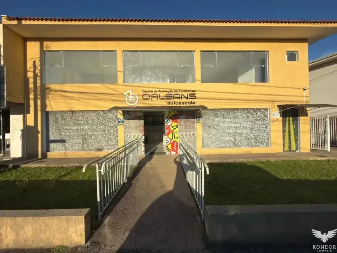 Loja no ORLEANS com 135m²
