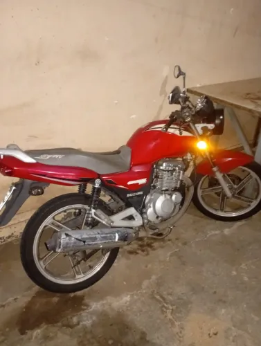 Moto Suzuki GSR 125 2016 /Em bom estado de conservação .