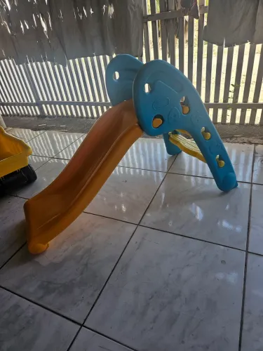 Escorregador infantil