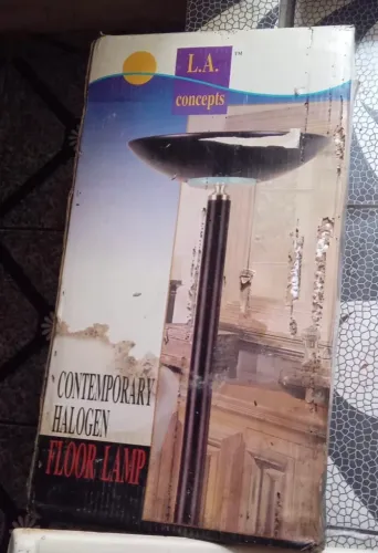 luminária de chão halógena contemporânea da marca L.A. Concepts