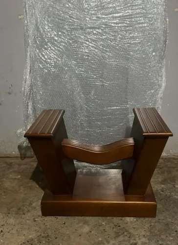 Mesa de centro com tampo de vidro temperado