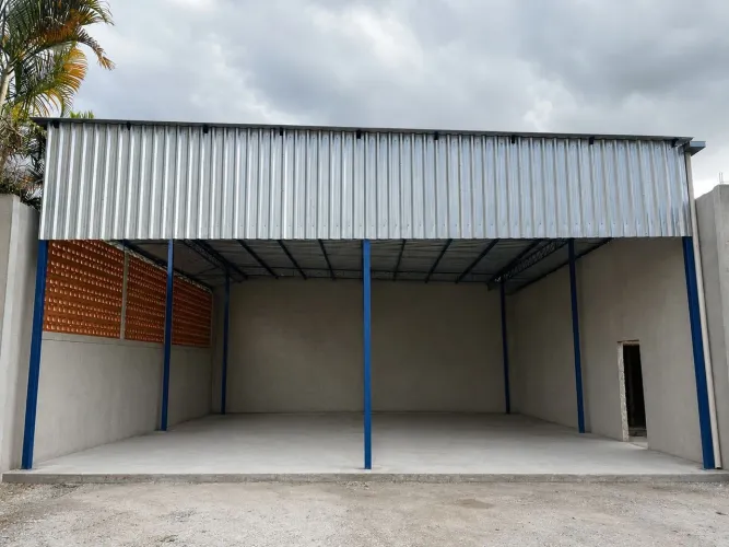 Galpão Novo Senador Camará 420m² de Terreno/ trifásico/ banheiros
