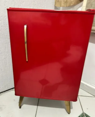 Vendo frigobar Red Retrô