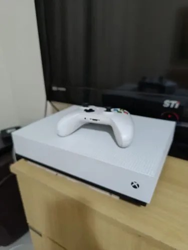 Xbox one S 1tera pouco usado