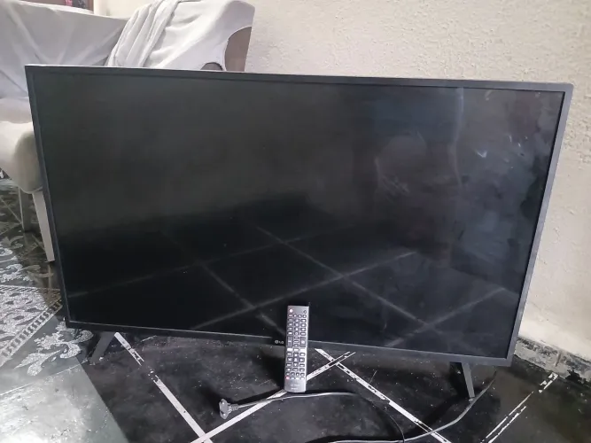 TV LG 43' com defeito