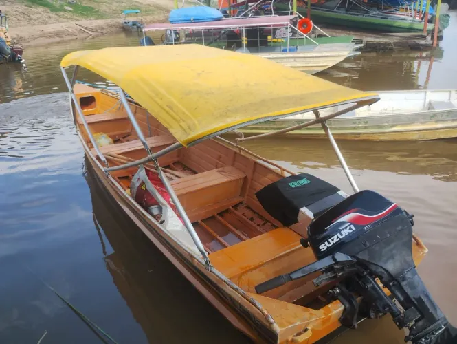 Vende-se Lancha canoa de alumínio motor 15