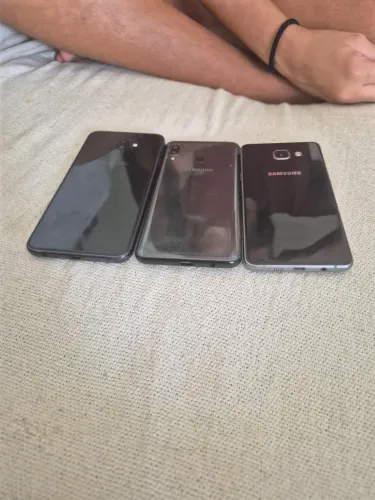 LOTE DE 3 CELULARES SAMSUNG - PARA CONSERTO OU PEÇAS