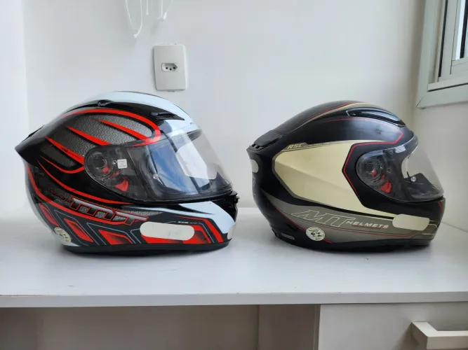 Par capacetes MT Helmets Revenge