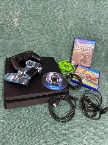 PS4 + 2 Controles