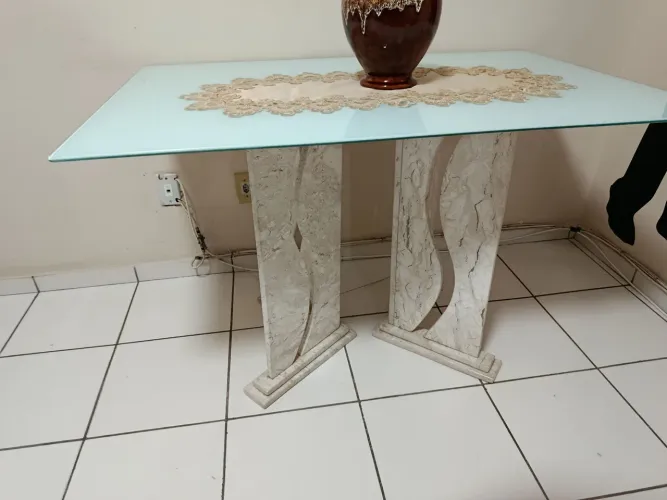 Vendo mesa para sala de jantar