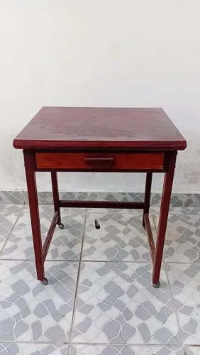 Mesinha em mdf com gaveta e rodinhas 