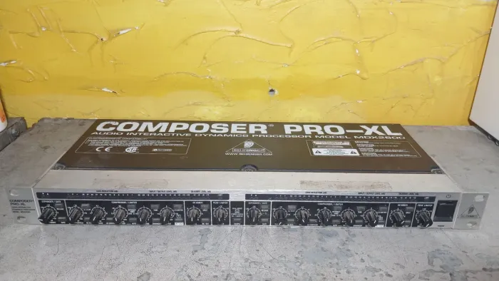 Compressor de áudio Behringer 