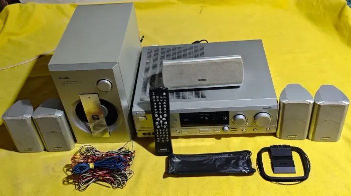 Receiver Philips 500 RMS tem controle remoto completo