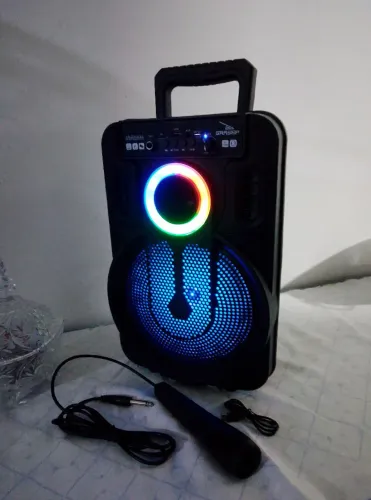 Caixa de Som Portátil Com Leds + Microfone