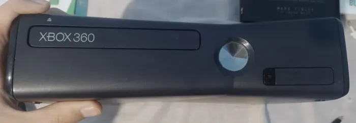(VENDO XBOX 360 COM DESBLOQUEIO RGH COM DEFEITO DA LUZ VERMELHA SEM HD)