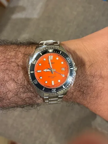 Casio Duro MDV-10D Laranja 39mm