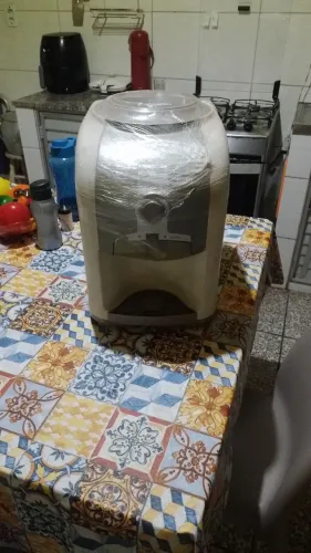 Bebedouro esmaltec gelágua 300 reais.
