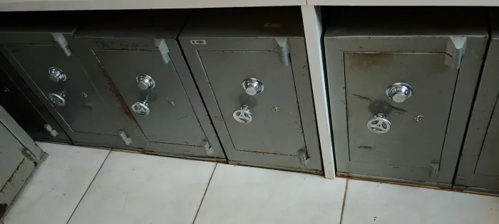 Cofres de Aço Usados